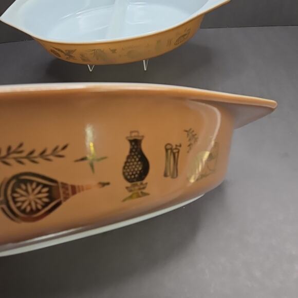Pyrex Early American 1.5 Quart Divided Oval Covered Casserole Dish Set of 2. - Picture 9 of 13